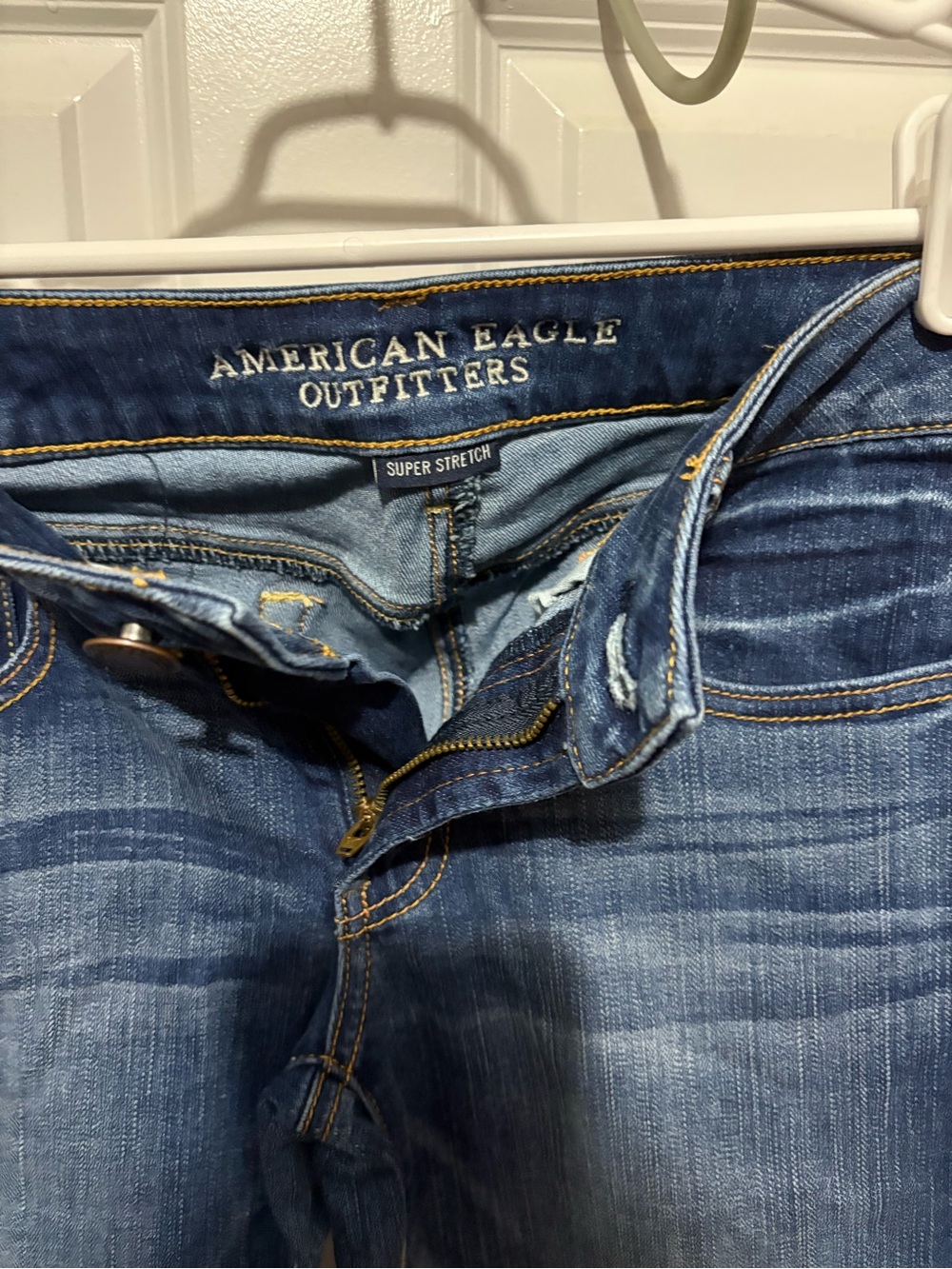 American Eagle Outfitters Women's Flare Jeans in Medium Blue Wash - Picture 3 of 4